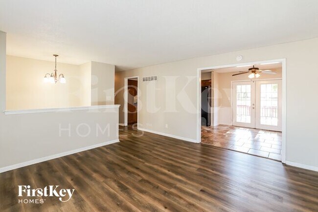 Building Photo - 1213 SE Langsford Rd