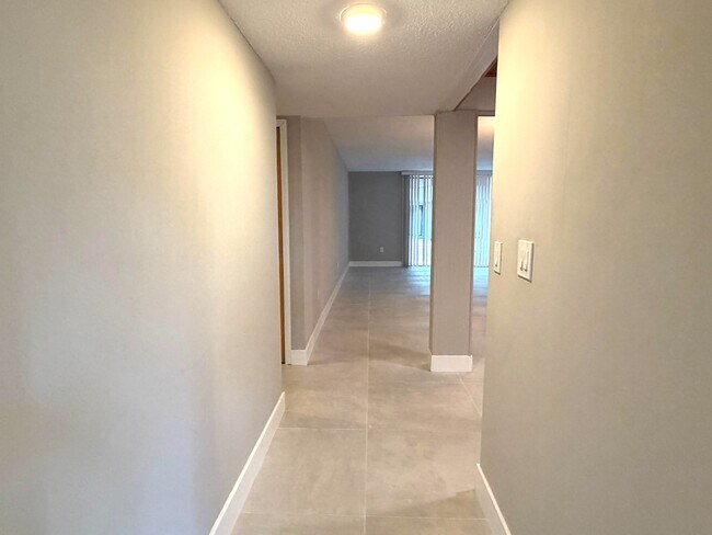 Foto del edificio - 701 SW 75th St