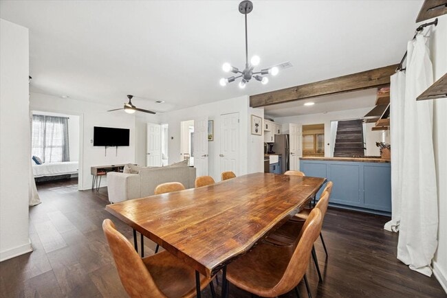 Building Photo - 604 Pressler St