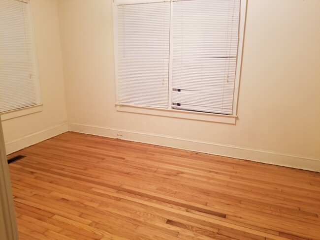 Bedroom - 406 Park Ave