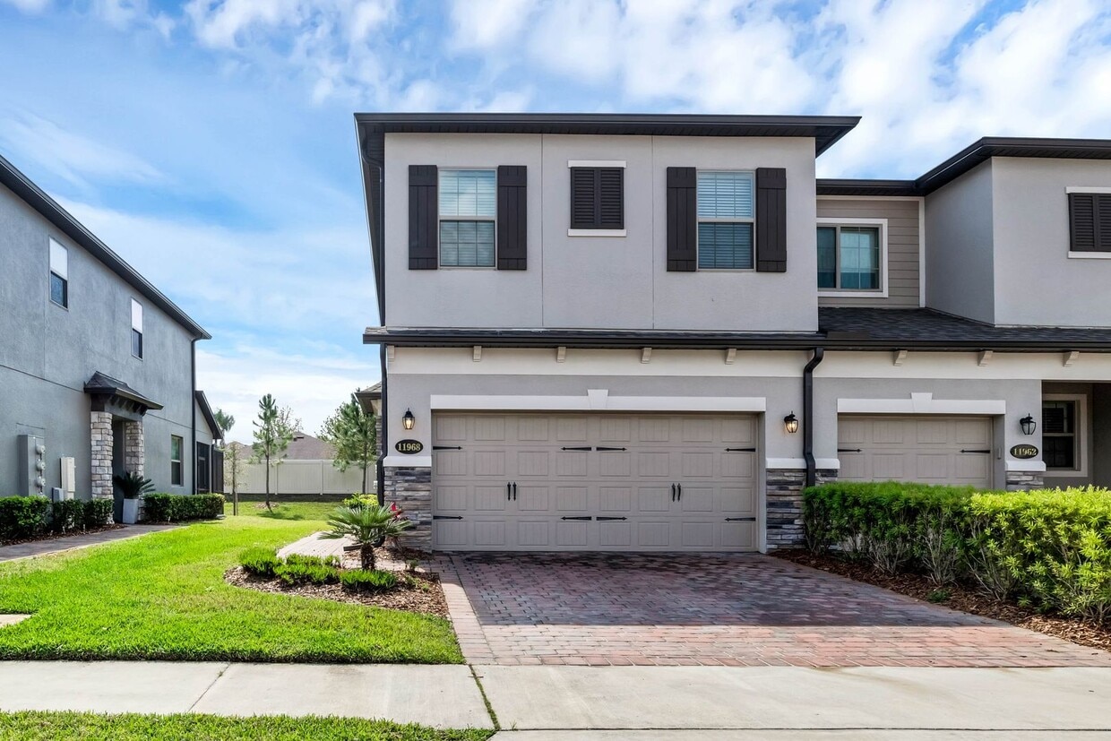 Primary Photo - Spacious, Nearly New and Gated 3/2.5/2 Plu...