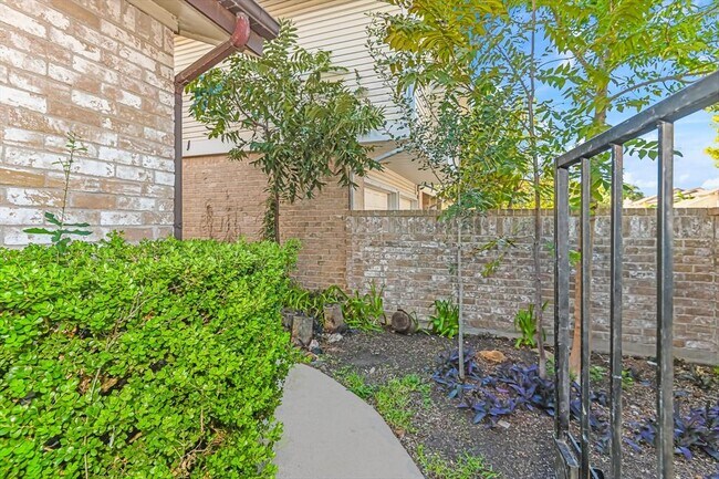 Foto del edificio - 13511 Hollowgreen Ct