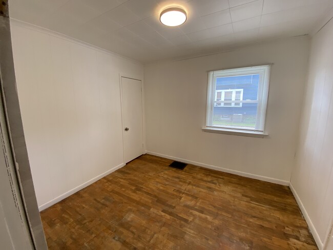 Bedroom 1 (on main level) - 2305 S Burdick St