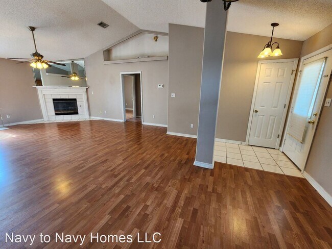 Foto del edificio - 3 br, 2 bath House - 6000 Yellow Rose Drive