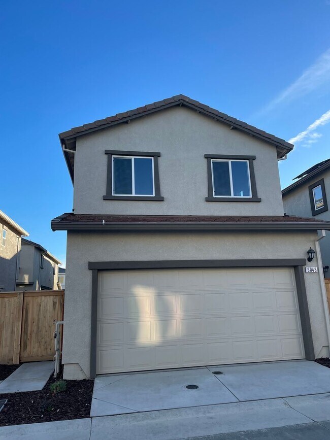 Foto del edificio - SOLAR SMART HOME IN WEST ROSEVILLE!