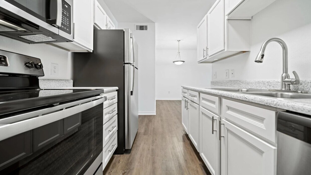 Foto principal - 705 Village Way