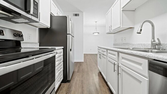 Building Photo - 705 Village Way