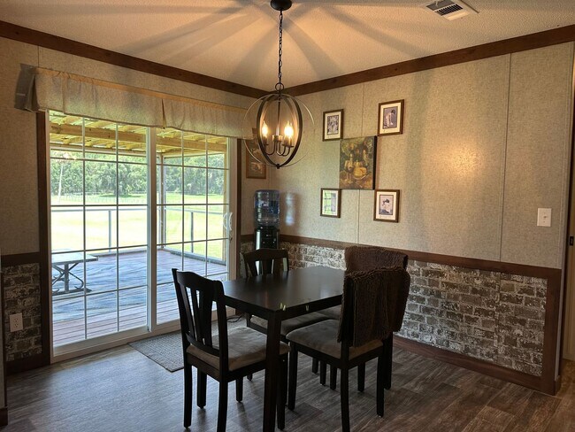 Foto del edificio - Charming Acrage Rental with Optional Barn Use – Country Living at Its Best!