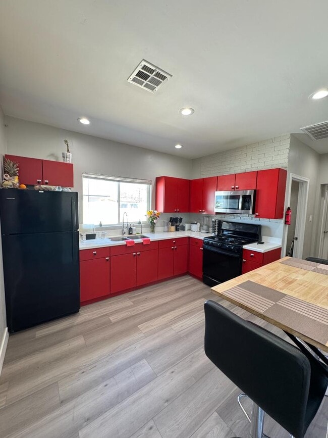 Photo - 1845 E Monroe St Apartment