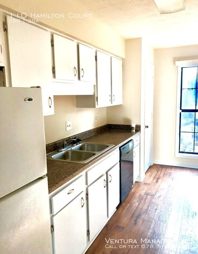 Foto del edificio - 110 Hamilton Ct