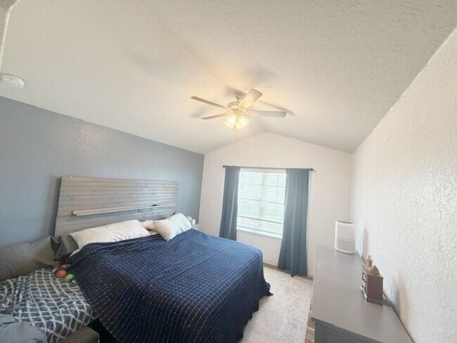Foto del edificio - Charming 3 BD/2.5 Located Near Randolph AFB! Move in May 2026!