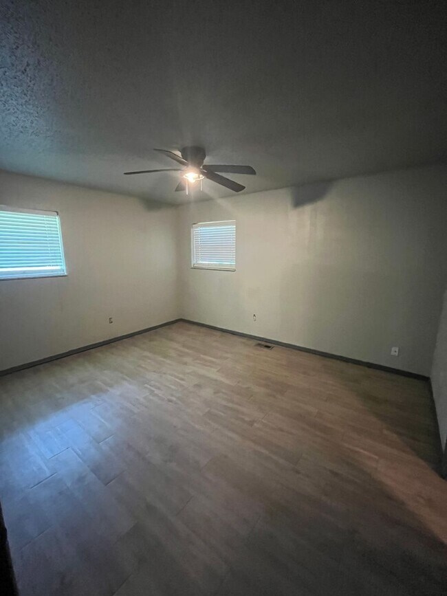 Foto del edificio - 2 Bedroom Duplex NW OKC