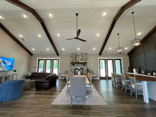 Building Photo - Willet | 4 Bed 3.5 Bath | Garage | 2287 sf | $3120 - $3432 | 8, 9, 13, 14, and 15 month lease terms