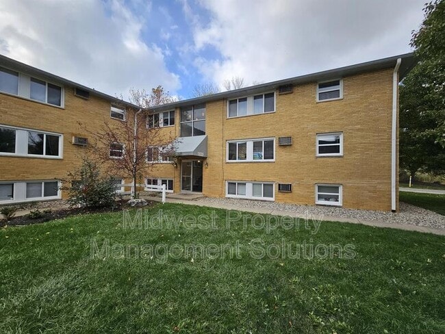 Building Photo - 1829 E 8th St