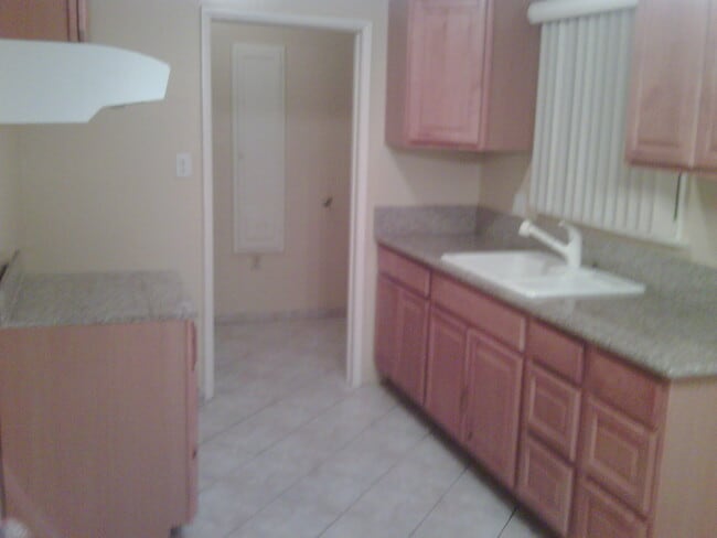 Building Photo - 1418 Ocean Park Blvd