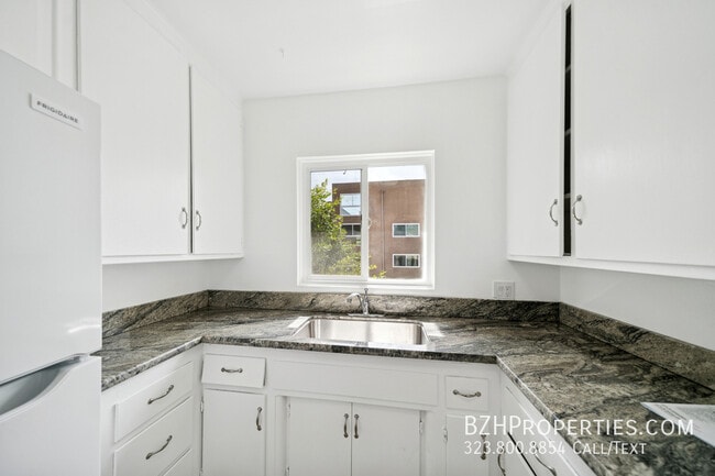 Foto del edificio - 1306 Havenhurst Dr