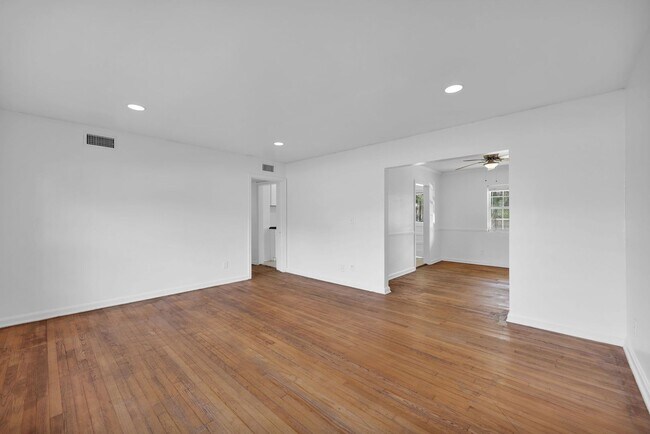 Foto del edificio - Stunning 3-Bedroom, 2-Bath Home in Desirable Mandarin Neighborhood!