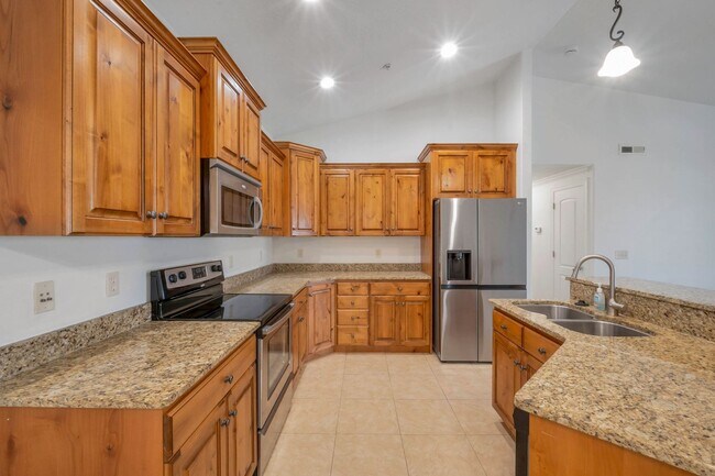 Building Photo - Beautiful 3 Bedroom 2 Bath Torino Village Condo in North Orem