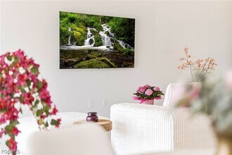 Building Photo - 922 NW 8th Terrace