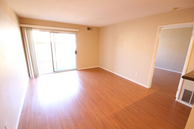 Foto del edificio - Delightful 2 Bedroom 2 Bath Condo in UTC