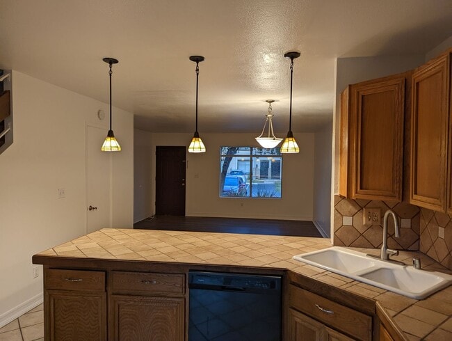 Foto del edificio - End unit 2 bedroom - Small Pets OK