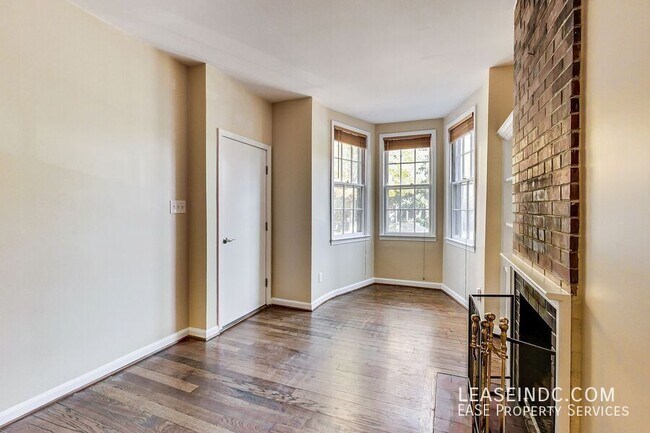 Foto del edificio - 323 9th St SE