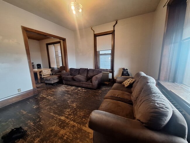 Building Photo - Large 3 Bedroom Open July 1st!