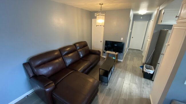 Building Photo - 1106 W Calle De Las Estrellas