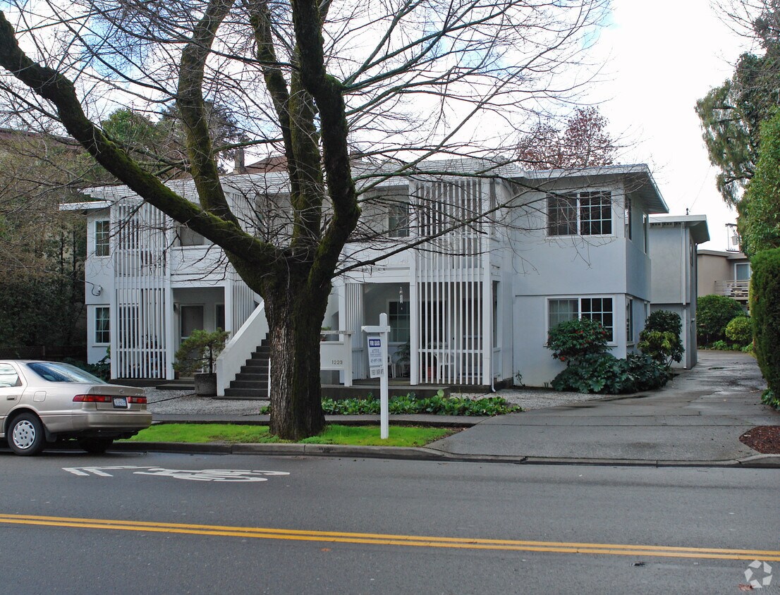 Primary Photo - 1223 Grand Ave