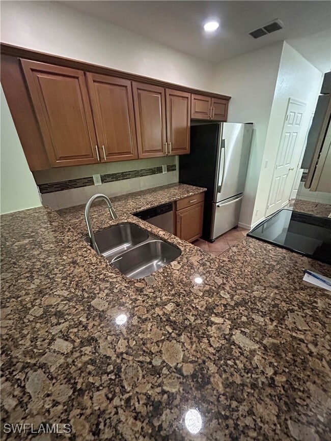 Building Photo - 8159 Pacific Beach Dr