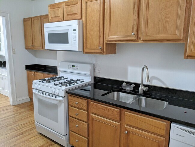 Foto del edificio - 905 Elmwood Ave