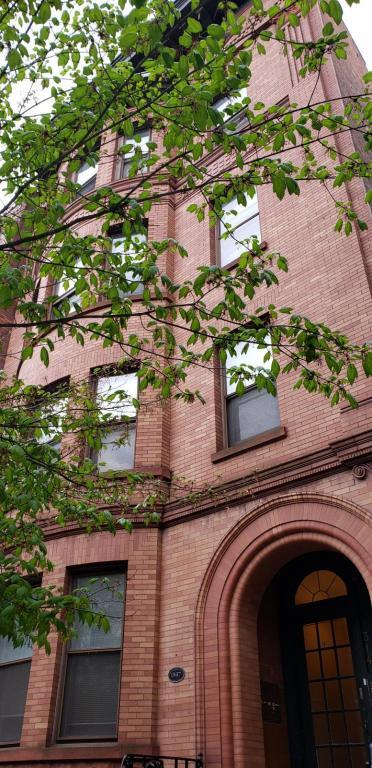 Building Photo - 318 State St