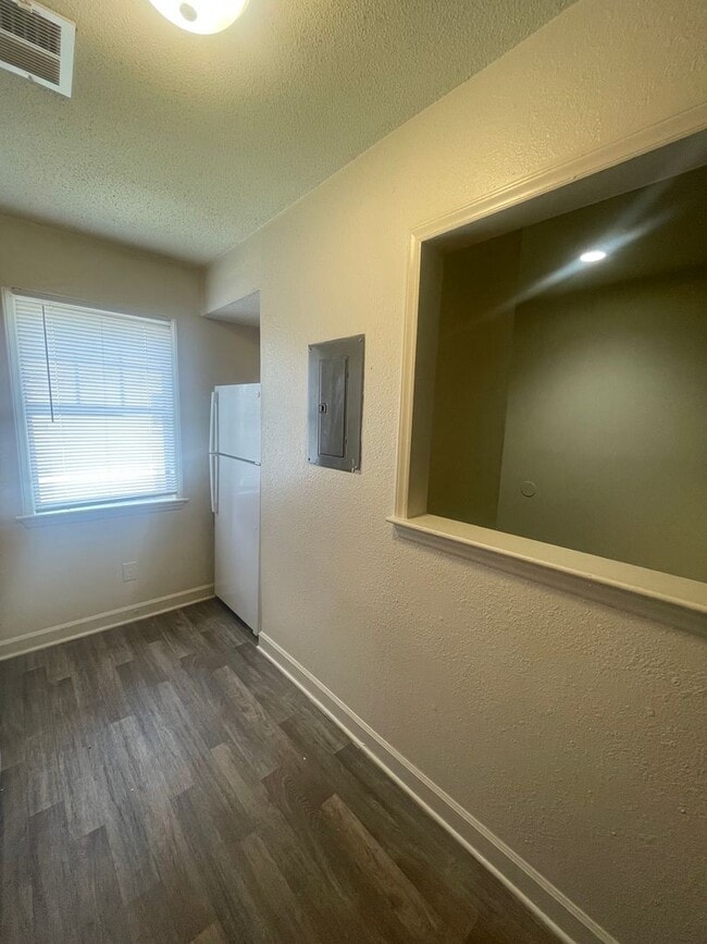 Foto del edificio - 2502 Avent Ferry Rd