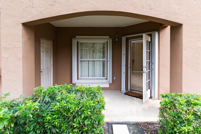 Building Photo - 5060 Fairways Cir