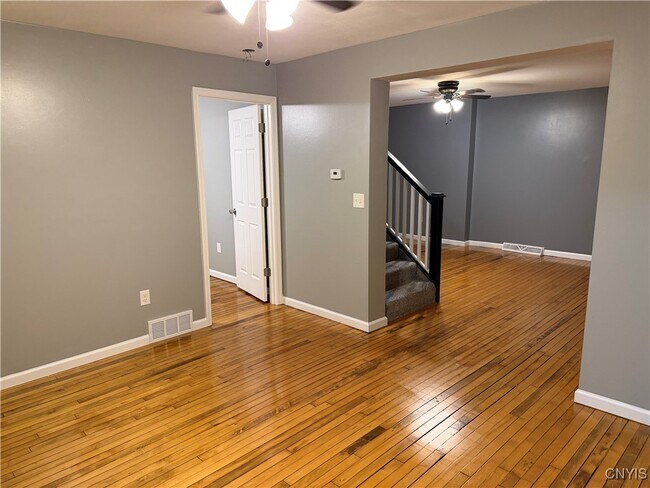 Foto del edificio - 103-105-105 Drexler St