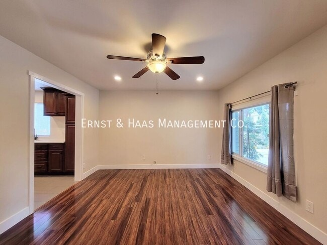 Foto del edificio - 8429 Somerset Blvd