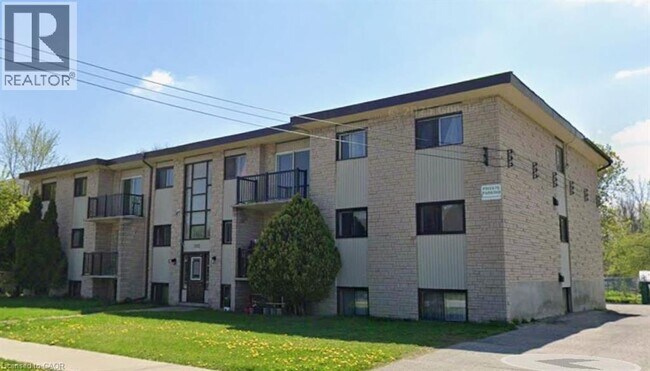 Building Photo - 203 Mausser Ave