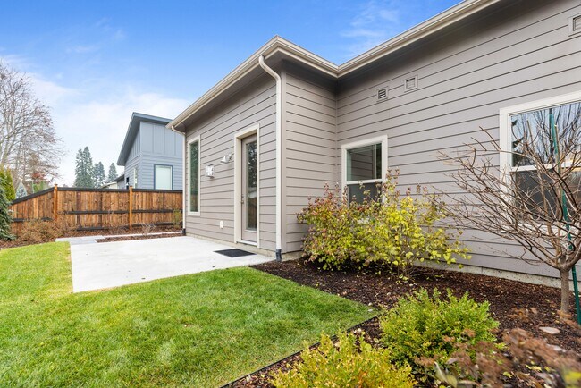 Building Photo - 9463 La Costa Ct