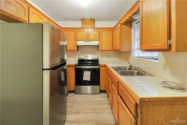 Building Photo - 800 Lee Cir