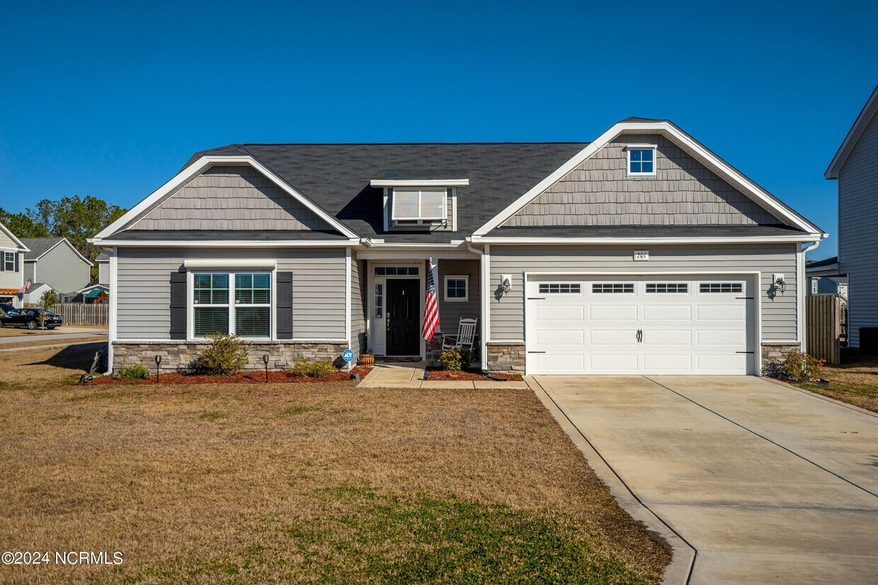 Primary Photo - 201 Pine Island Dr