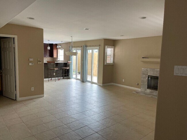Foto del edificio - SPACIOUS 3BR/2.5BA EASTSIDE TOWNHOME FOR LEASE