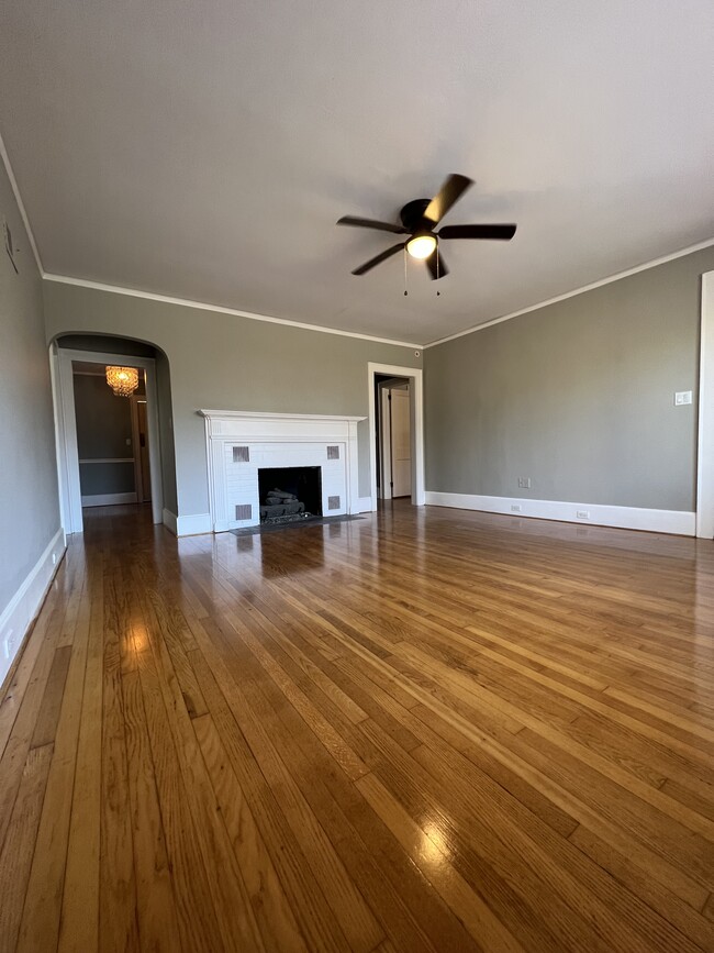 Living room - 107 Colonial Dr