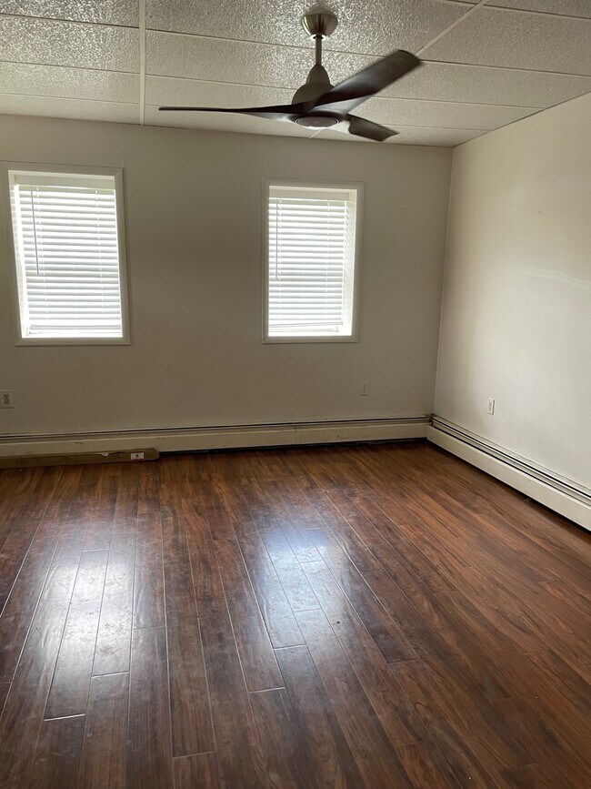 Living Room - 197 S 6th St
