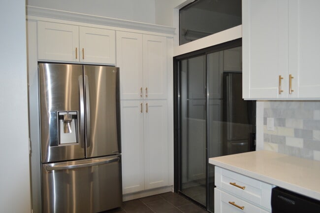 Building Photo - 2560 S Centinela Ave
