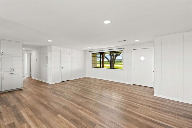 Foto del edificio - 2606 Long Ln