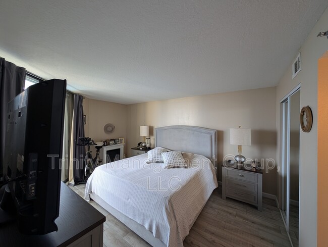 Building Photo - 6009 Sea Ranch Dr