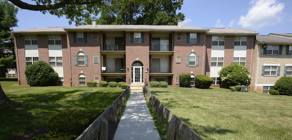 Primary Photo - Woodridge Apartments