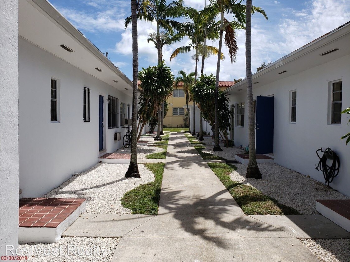 Primary Photo - 600 SW 10th St