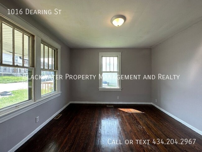 Building Photo - Charming 2 Bedroom near Downtown Lynchburg