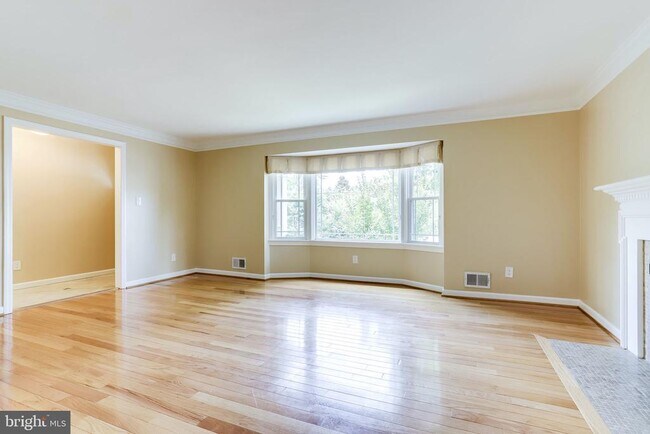 Foto del edificio - 4894 Williamsburg Blvd
